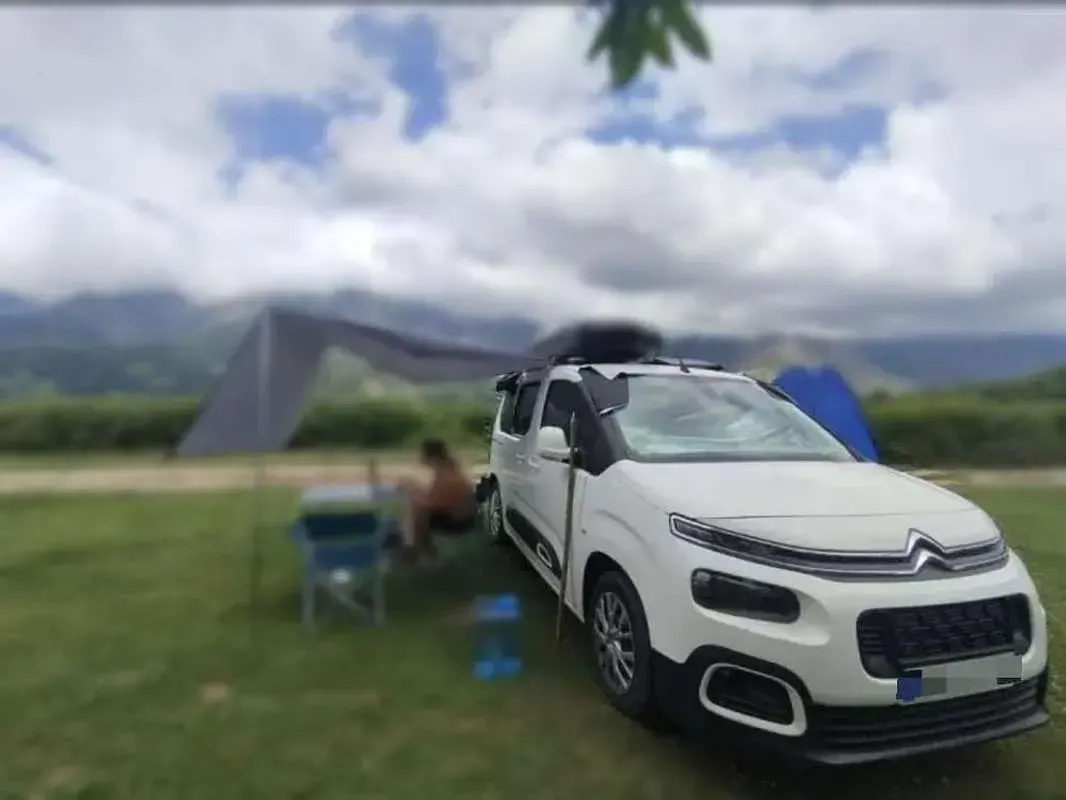 Usado Citroën Berlingo Feel 102 CV (75 kW) 2020 Blanco Monovolumen