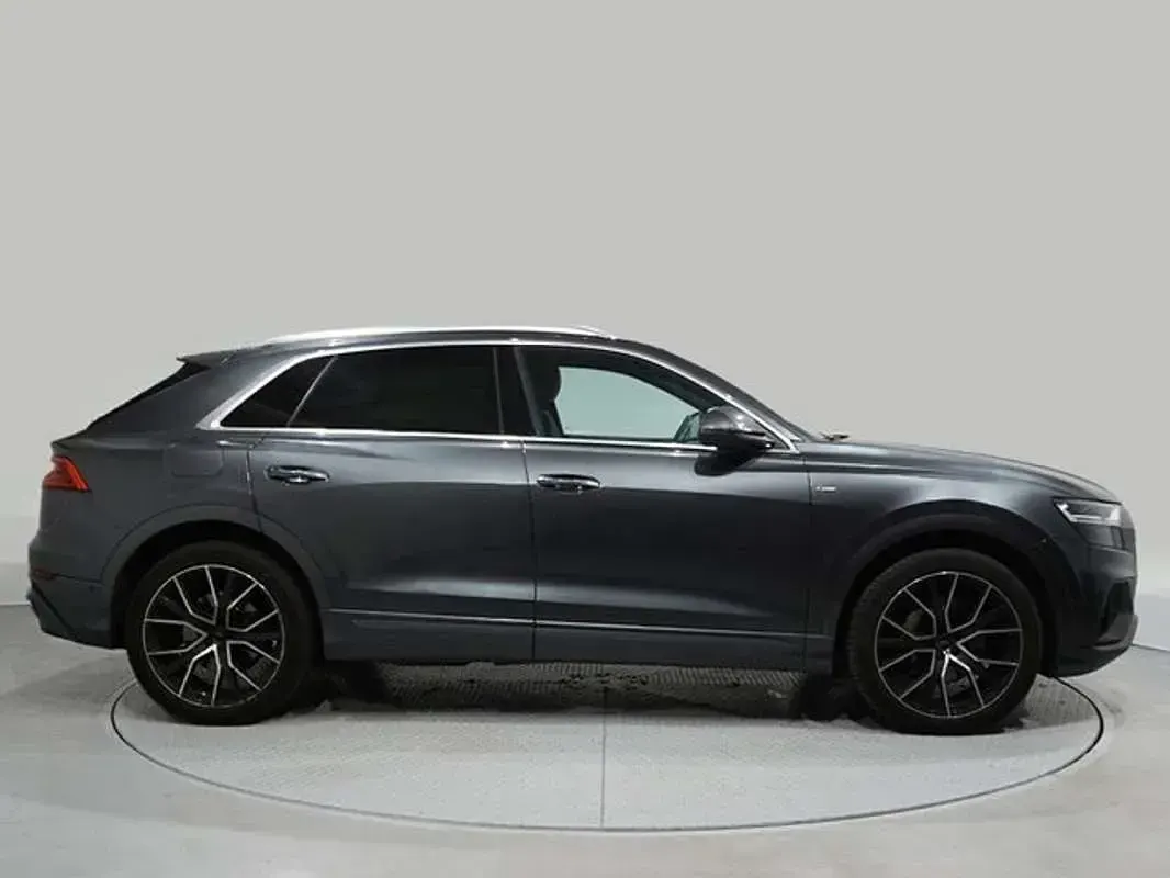 Usado Audi Q8 Ambiente 286 CV (210 kW) 2018 Gris SUV