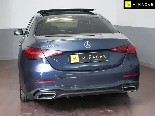Usado Mercedes C220 Premium 200 HP (147 kW) 2024 Azul Sedan