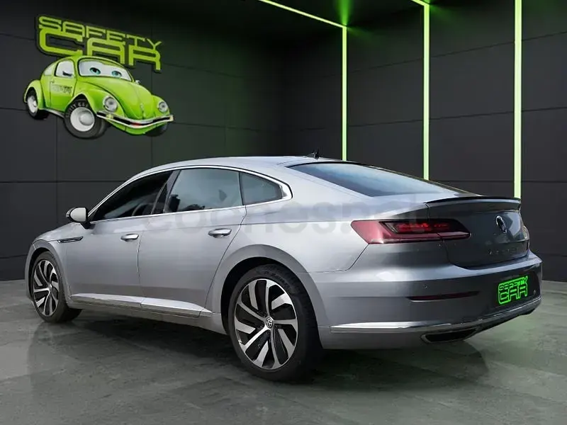 Usado VW Arteon R-line 190 CV (139 kW) 2020 Gris / plata Berlina
