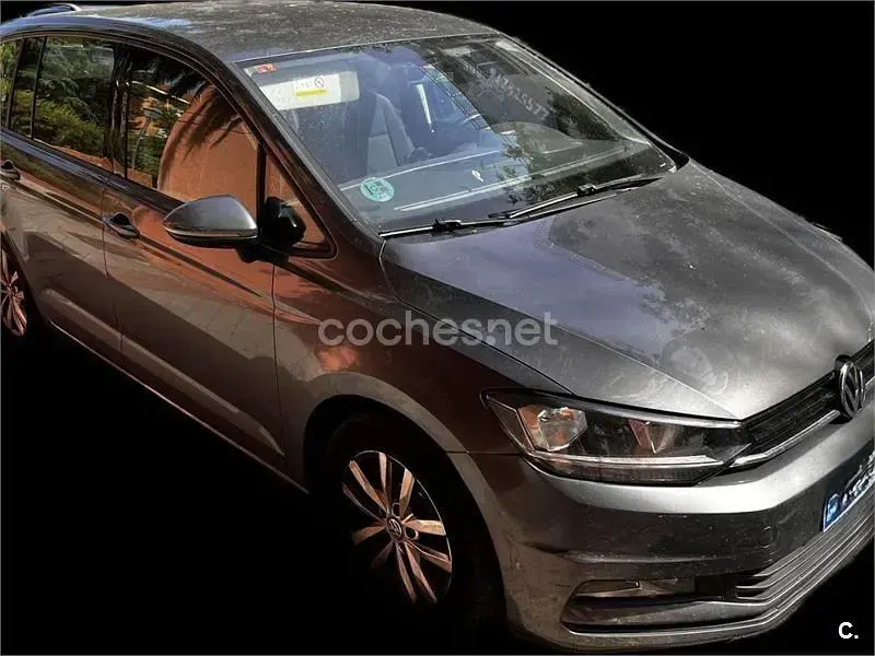 Usado VW Touran Edition 110 CV (80 kW) 2017 Gris / plata Monovolumen