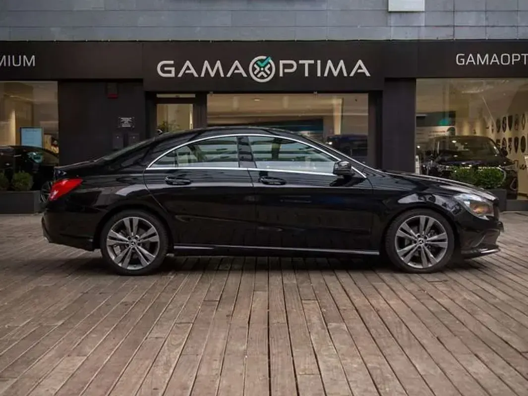 Usado Mercedes CLA200 156 CV (114 kW) 2019 Negro Berlina