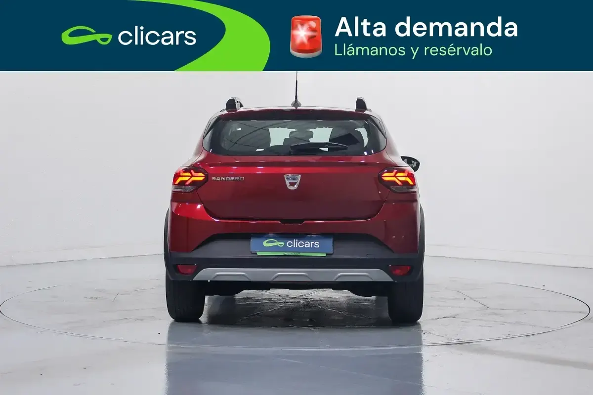 Usado Dacia Sandero Comfort 100 CV (73 kW) 2021 Rojo
