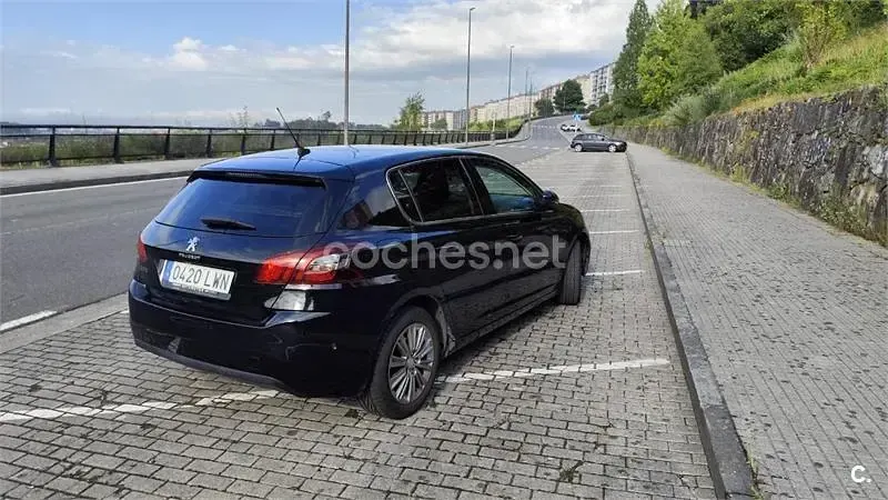 Usado Peugeot 308 Active 130 CV (95 kW) 2017 Negro Berlina