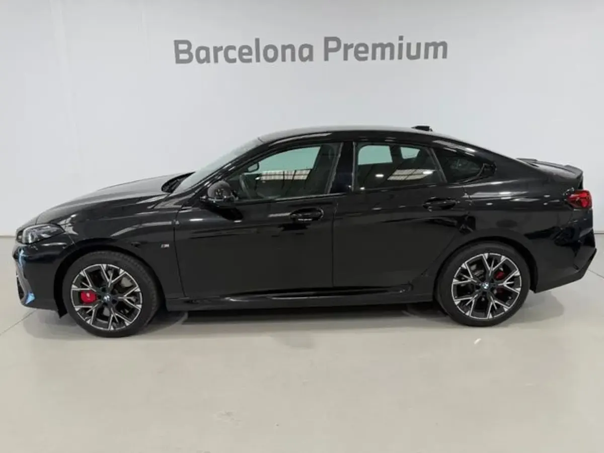 Usado BMW 120 Comfort Edition 163 CV (119 kW) 2025 Negro Utilitario