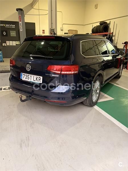 Usado VW Passat Advance 150 CV (110 kW) 2017 Azul Familiar