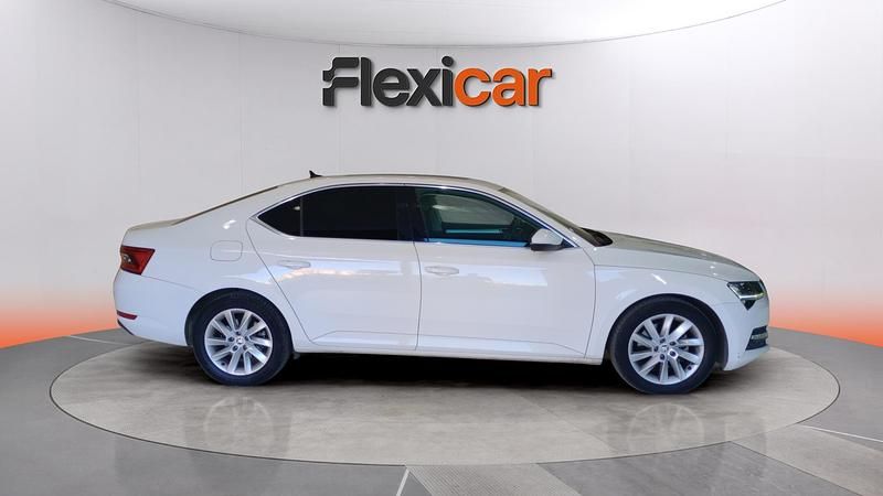 Usado Skoda Superb Ambition 120 CV (88 kW) 2020 Blanco Berlina