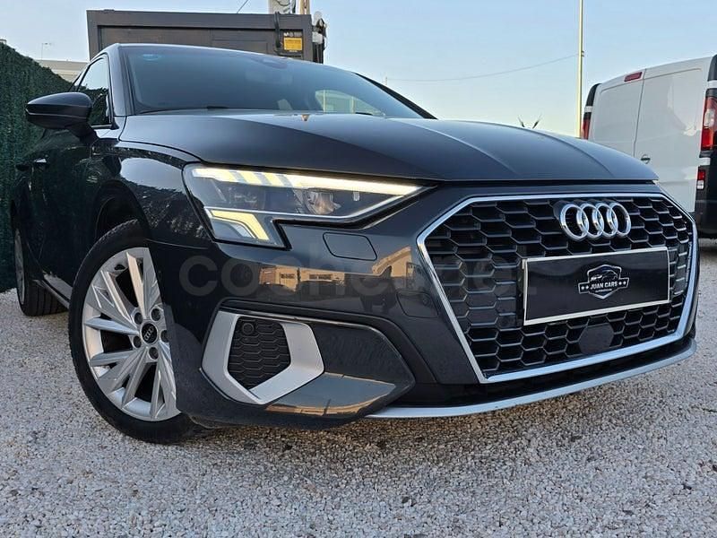 Usado Audi A3 Advanced Plus 116 HP (85 kW) 2023 Preto Sedan