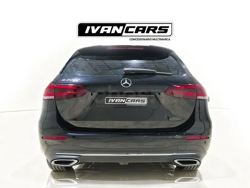 Usado Mercedes B200 150 CV (110 kW) 2020 Negro Utilitario
