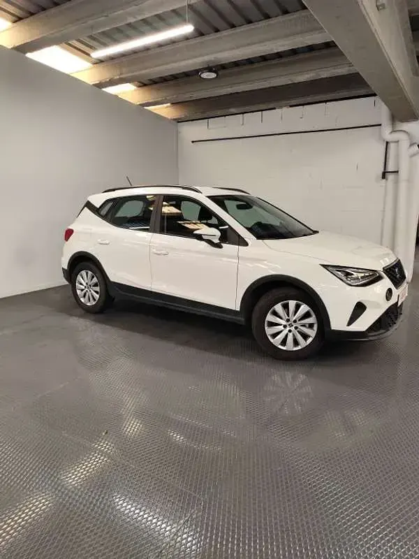 Usado Seat Arona Style 110 CV (80 kW) 2023 Blanco SUV