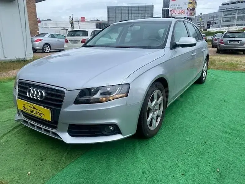 Usado Audi A4 143 CV (105 kW) 2010 Gris / plata Familiar