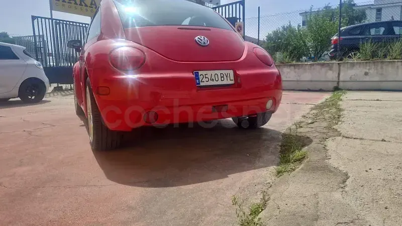 Usado VW New Beetle 90 CV (66 kW) 1999 Rojo Utilitario