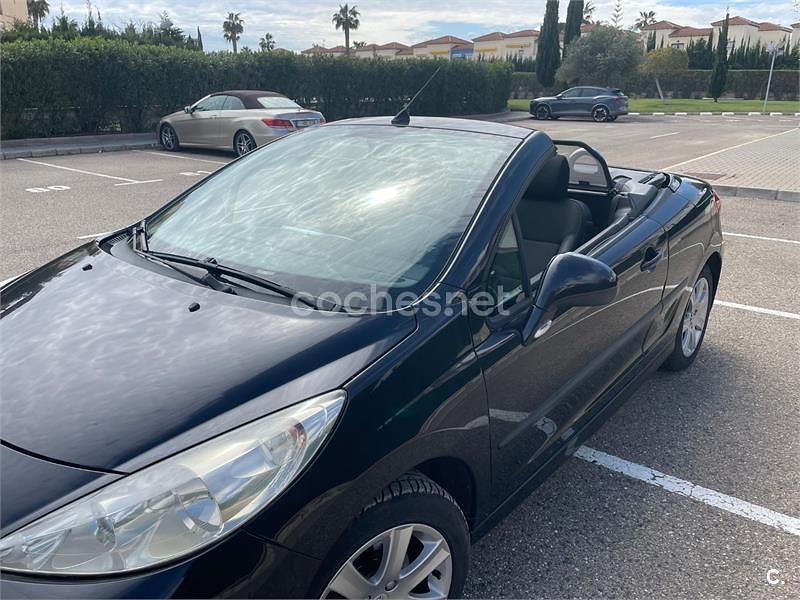 Usado Peugeot 207 CC 120 CV (88 kW) 2007 Negro Descapotable