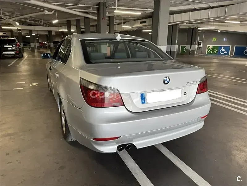 Usado BMW 530 193 CV (141 kW) 2004 Gris / plata Berlina