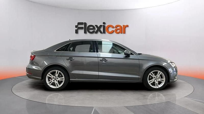 Usado Audi A3 Design 116 CV (85 kW) 2019 Gris Berlina