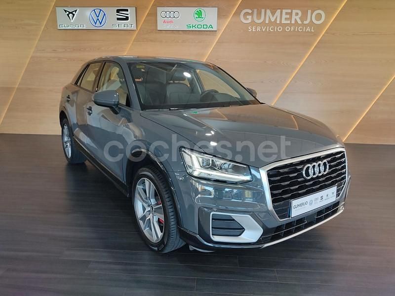Usado Audi Q2 Design 116 CV (85 kW) 2020 Gris / plata SUV