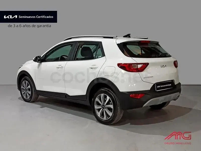 Usado Kia Stonic 100 CV (73 kW) 2024 Blanco SUV