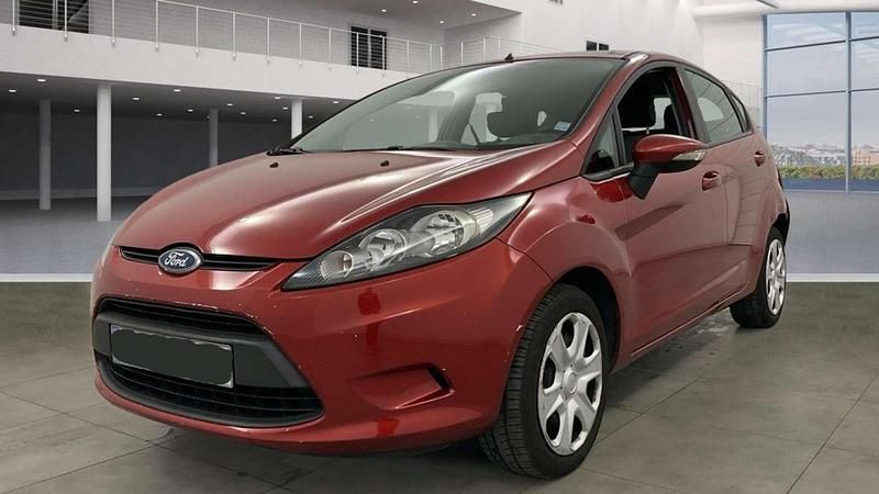 Usado Ford Fiesta Trend 82 CV (60 kW) 2010 Rojo Utilitario