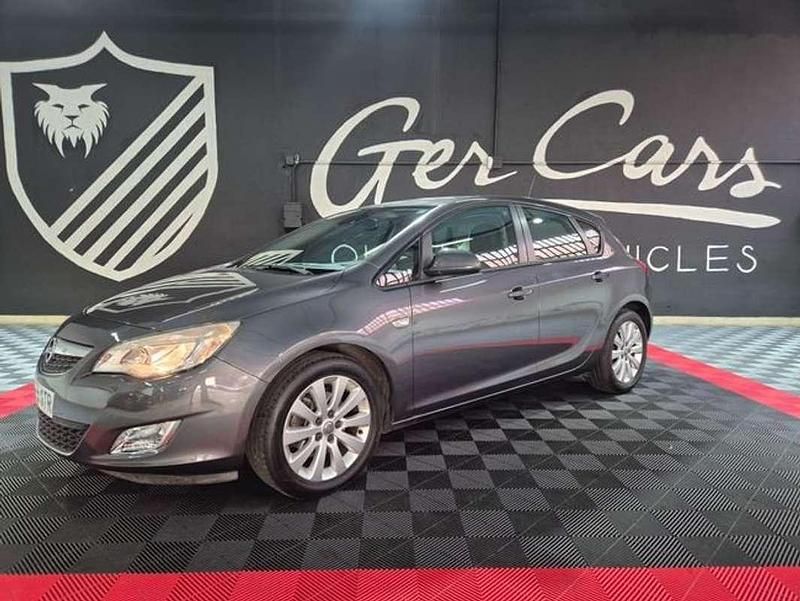 Usado Opel Astra Enjoy 110 CV (80 kW) 2010 Gris Utilitario