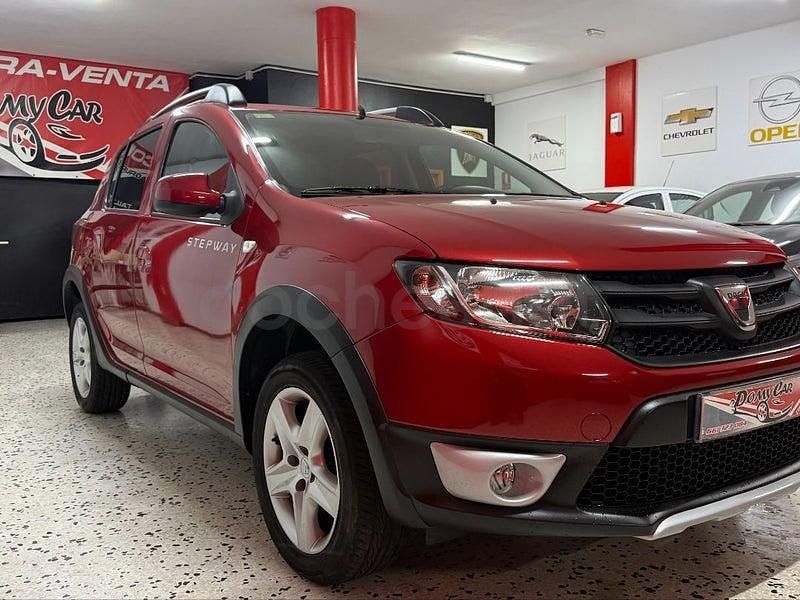 Usado Dacia Sandero Stepway 90 CV (66 kW) 2015 Granate Berlina