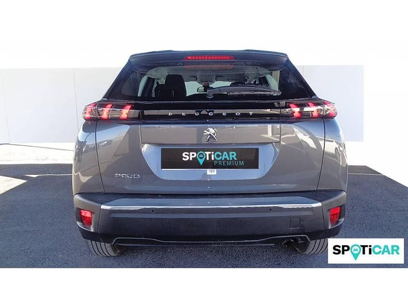 Usado Peugeot 2008 Active 110 CV (80 kW) 2022 Gris / plata SUV