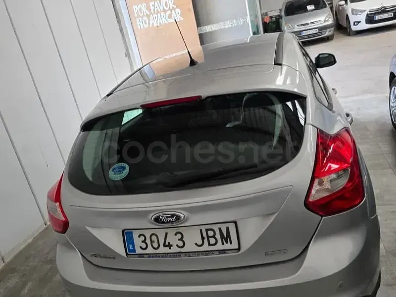 Używany Ford Focus 125 KM (91 kW) 2014 Szary Sedan/Limuzyna