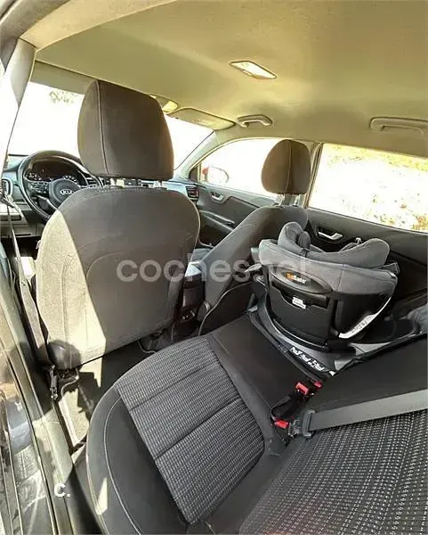 Usado Kia Stonic 120 CV (88 kW) 2018 Gris / plata SUV