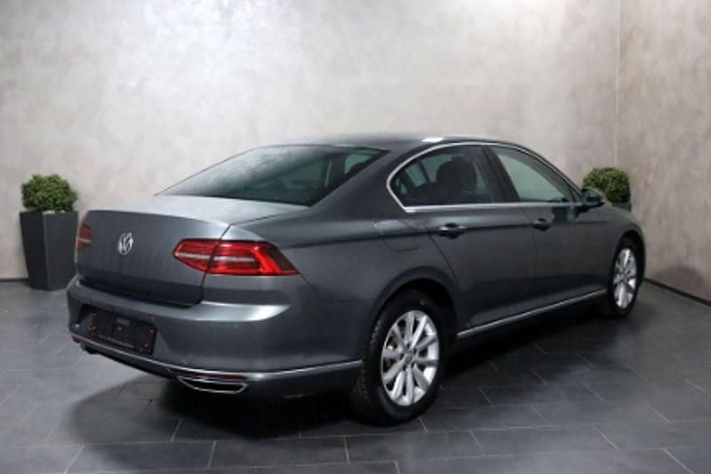 Usado VW Passat 220 CV (161 kW) 2016 Gris metalizado Berlina