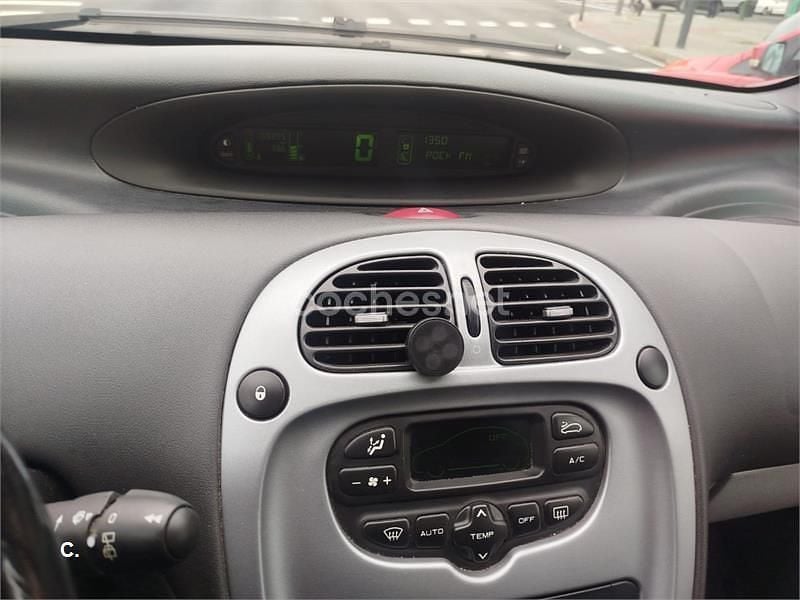 Usado Citroën Xsara Picasso Exclusive 110 CV (80 kW) 2007 Granate Monovolumen