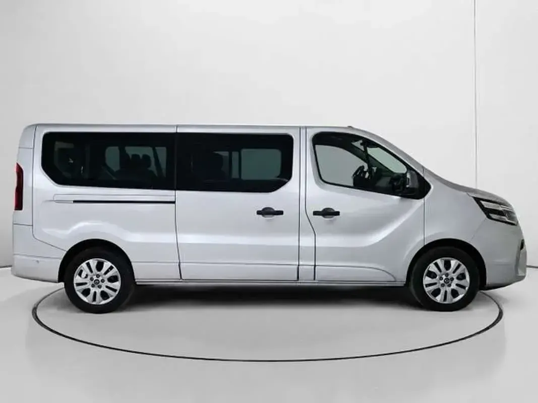 Usado Nissan Primastar Acenta 150 CV (110 kW) 2025 Gris Monovolumen