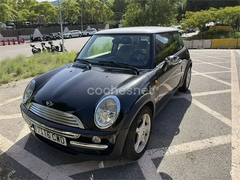 Usado Mini ONE 90 CV (66 kW) 2004 Negro Utilitario