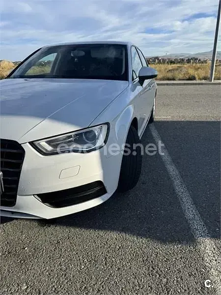 Usado Audi A3 Attraction 110 CV (80 kW) 2014 Blanco Berlina