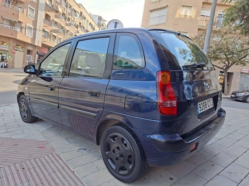 Usado Hyundai Matrix GLS 103 CV (75 kW) 2004 Azul Monovolumen