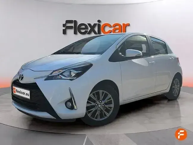 Usado Toyota Yaris Active 69 CV (50 kW) 2019 Blanco