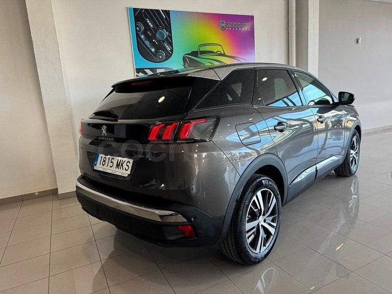 Usado Peugeot 3008 Allure 130 CV (95 kW) 2023 Gris / plata SUV