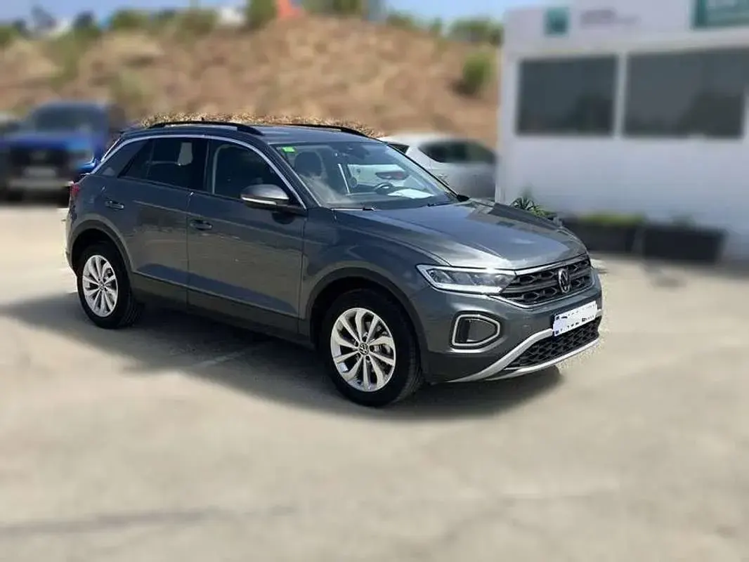 Usado VW T-Roc Life 110 CV (80 kW) 2022 Gris SUV