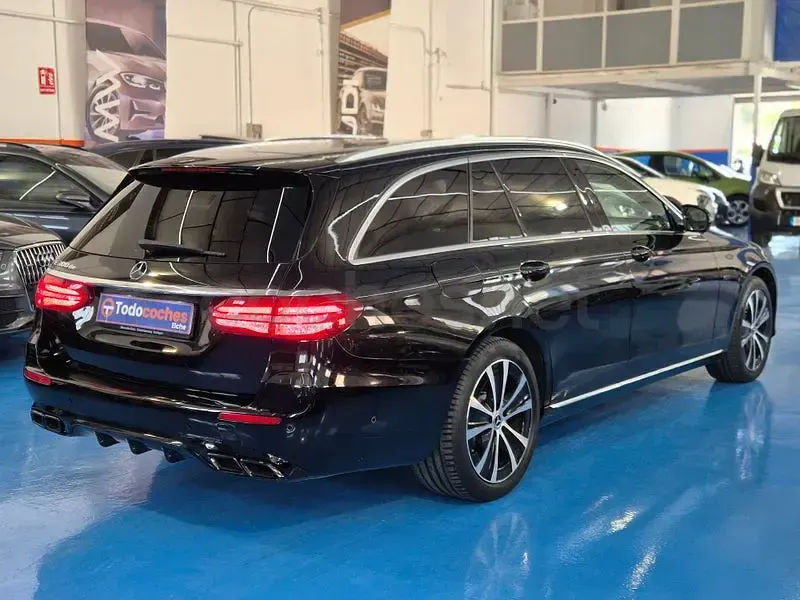 Usado Mercedes E300 306 CV (225 kW) 2019 Negro Familiar