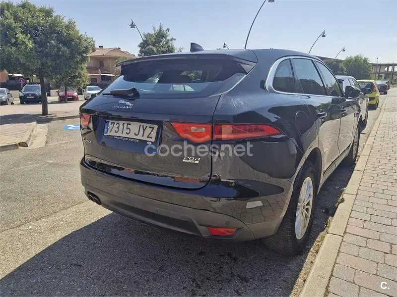 Usado Jaguar F-Pace Prestige 180 CV (132 kW) 2017 Negro SUV