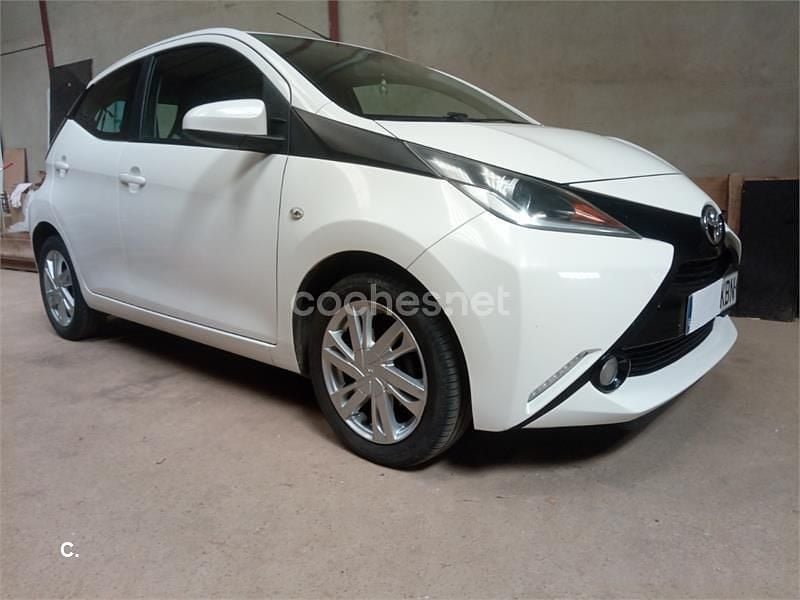 Blanco Usado 2017 Toyota Aygo X-play Utilitario | 7000 € (Buen precio) - Imagen 1/4