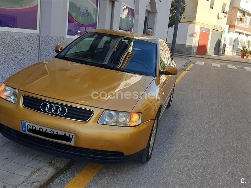 Usado Audi A3 Ambiente 110 CV (80 kW) 1999 Marrón Utilitario