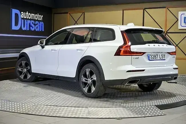 Usado Volvo V60 CC Pro 197 CV (144 kW) 2021 Blanco Familiar