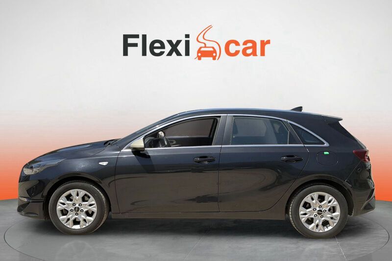 Usado Kia Ceed 160 CV (117 kW) 2022 Negro Utilitario