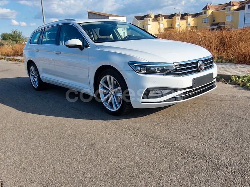 Blanco Usado 2020 VW Passat Executive Familiar | 21.900 € (Precio justo) - Imagen 1/4