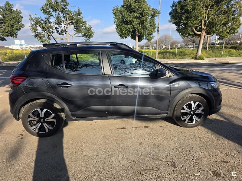 Usado Dacia Sandero Comfort 101 CV (74 kW) 2021 Gris / plata Berlina