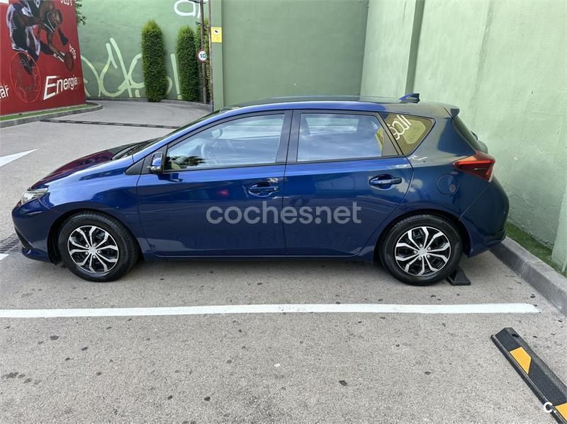 Usado Toyota Auris Business Edition 90 CV (66 kW) 2016 Azul Berlina