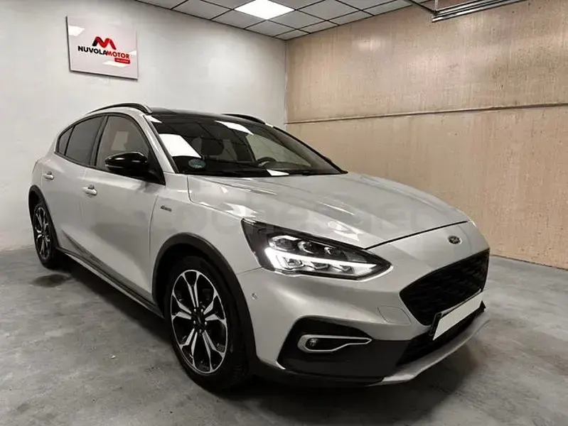 Usado Ford Focus Active X 125 CV (91 kW) 2020 Gris / plata Berlina