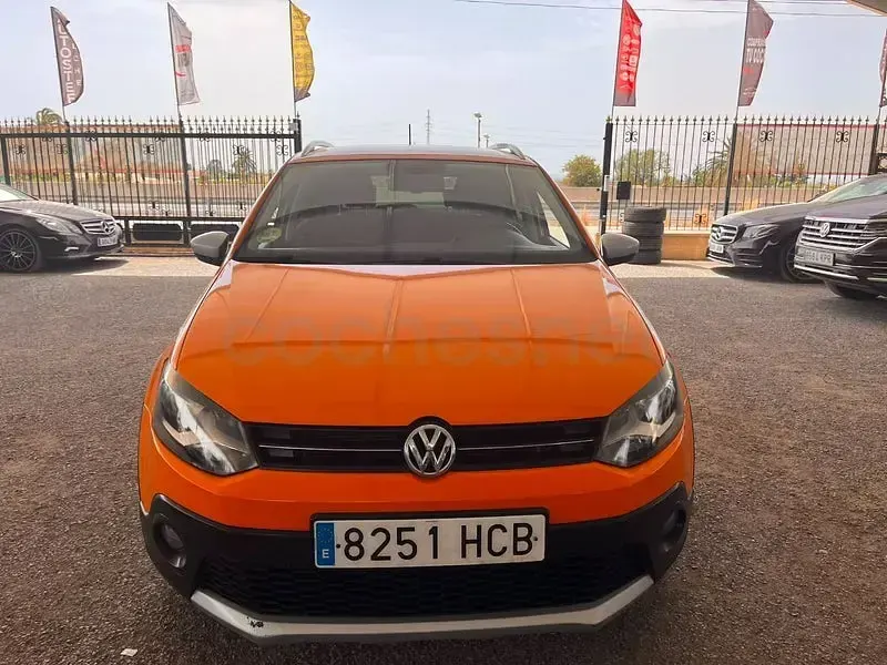 Usado VW Polo Cross 90 CV (66 kW) 2011 Naranja Utilitario