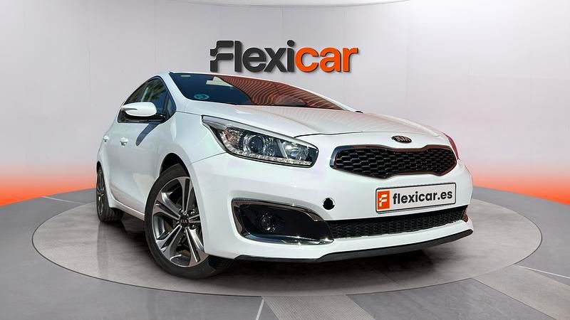 Usado Kia Ceed Launch Edition 136 CV (100 kW) 2018 Blanco Utilitario