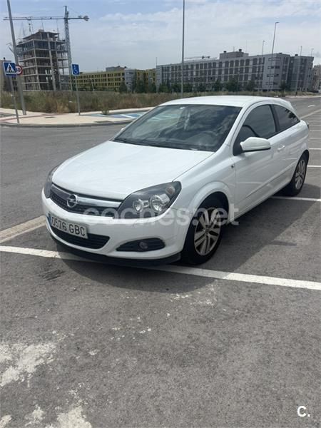 Blanco Usado 2008 Opel Astra GTC Sport Berlina | 3999 € (Precio justo) - Imagen 1/4