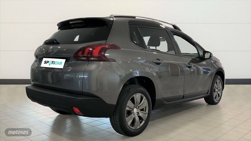 Usado Peugeot 2008 Style 100 CV (73 kW) 2018 Gris SUV